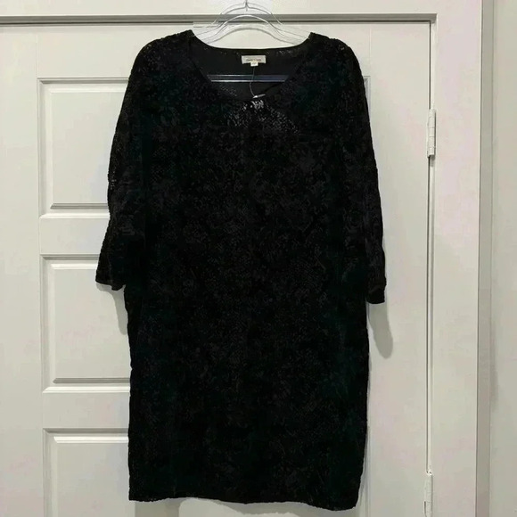 SILENCE + NOISE Velvet Black Dress - Picture 4 of 7